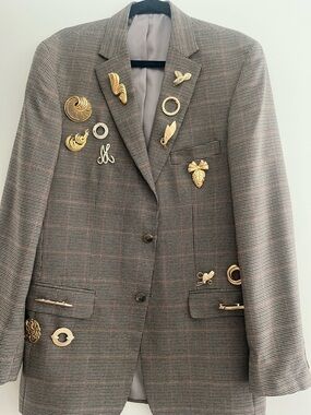 One of a kind vintage blazer with broaches